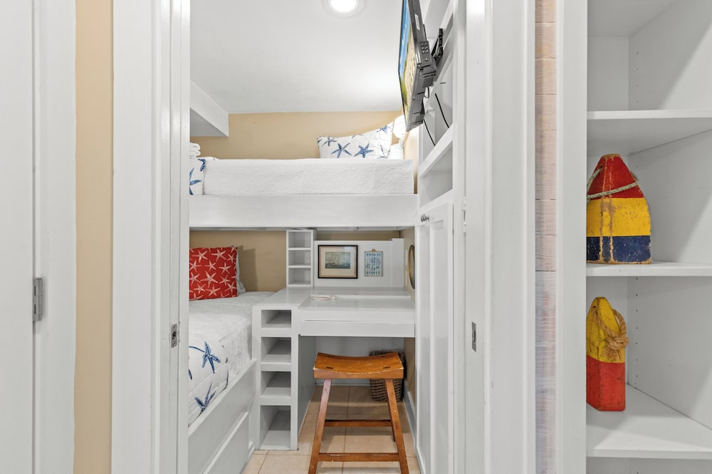 Seabatical! 3BR 2BA Coastal Retreat for 8 Relax, Unwind, and Recharge