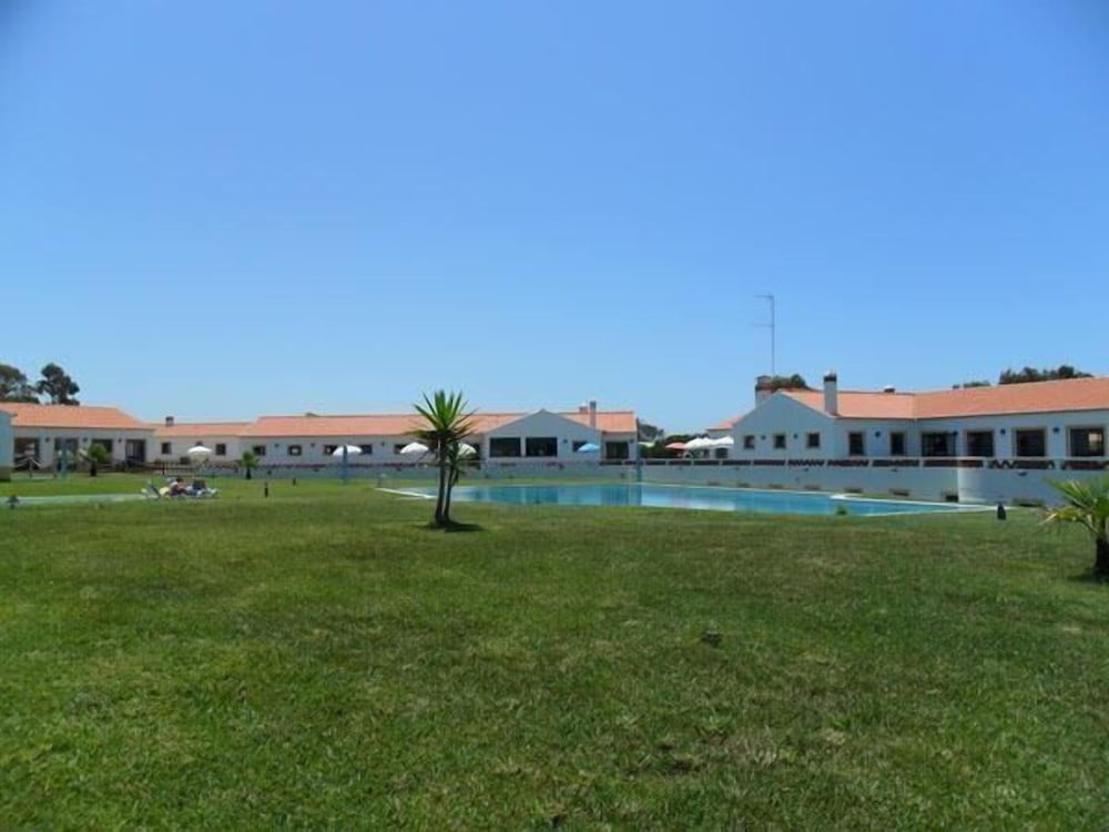 Hotel Monte Carvalhal da Rocha - Campground - Image 1