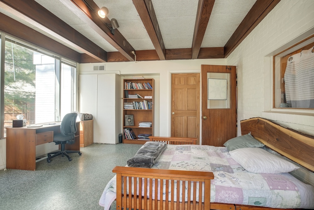 Spacious & Updated Farmhouse in Yellow Springs