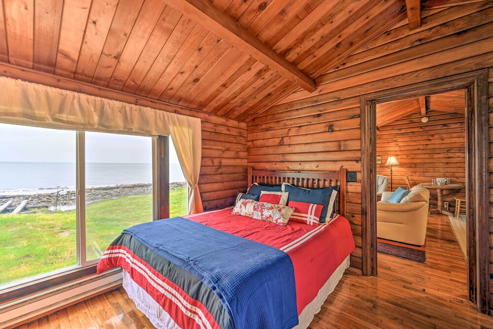 Waterfront Sekiu Escape - 9 Mi to Neah Bay! view 2
