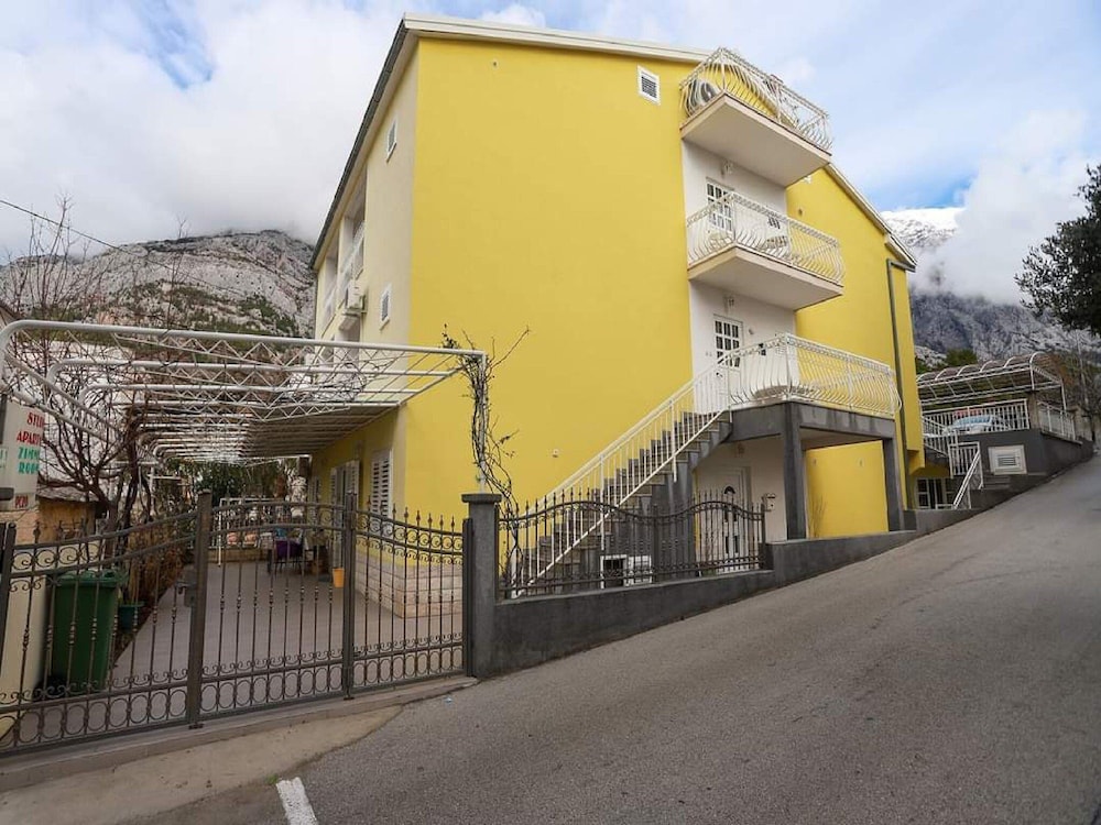 Apartments Pezo