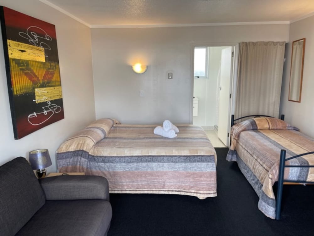 Raymar Motor Inn