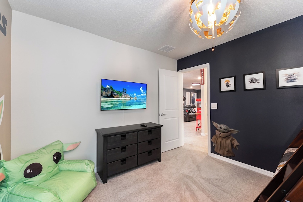 Amazing 8BR Villa by Disney Pool Theater
