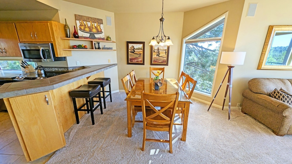 Mt Bachelor Village 324 2 Bedroom Condo