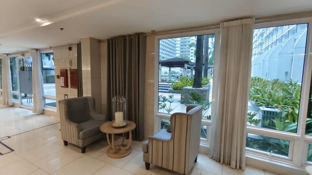 The Royal Bloom Room-1409TowerA