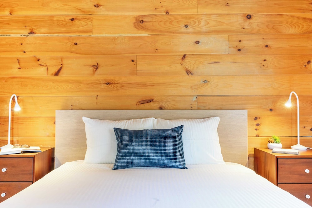 Secluded w/ Deck Views, Hot Tub, & Ping Pong Hudson in the Berks by Avantstay