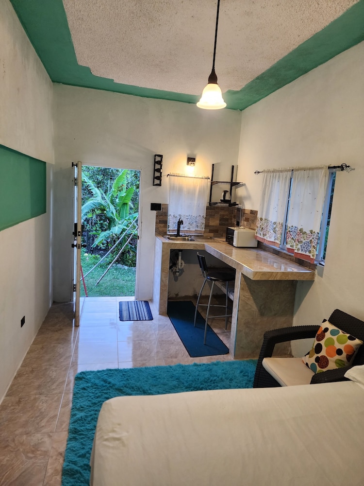 Cozy studio apartment with private parking
