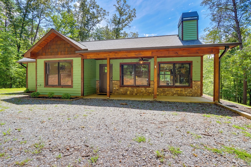 Mccaysville Cabin: Fire Pit, BBQ + More! view 3