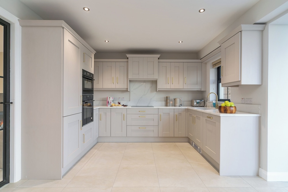 Modern Entire Home Retreat in Newry