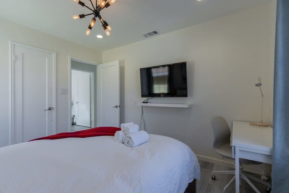 @ Marbella Lane - Convenient Home in Sunnyvale