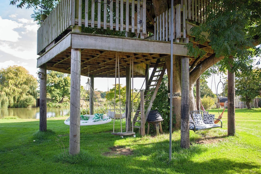 Lakeside Sussex Retreat