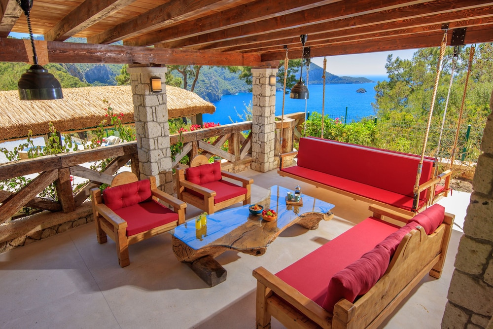 Private Island-Style Ultra Luxury Villa Estate