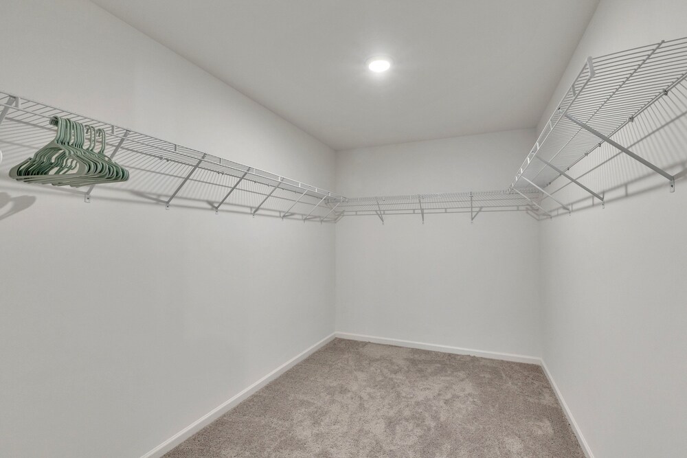 5br Pet Friendly Retreat With Garage Parking 5 Bedroom Home