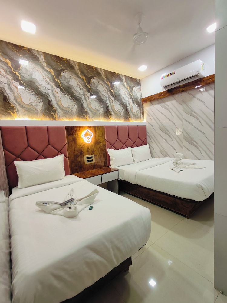 HOTEL M R STAY