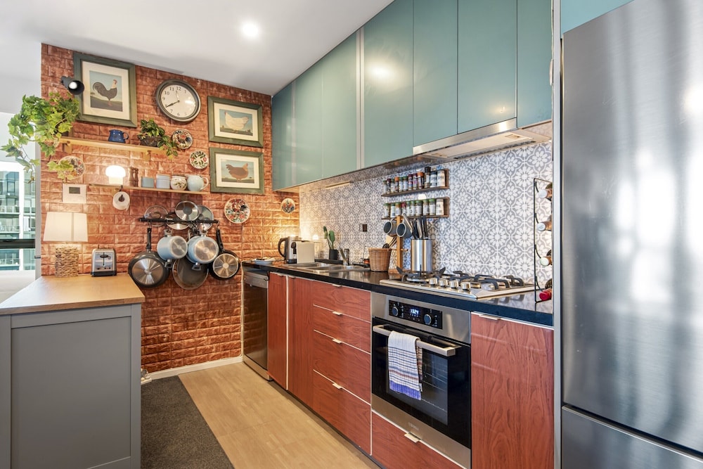 Chic 2-bed Apartment With Balcony in Southbank