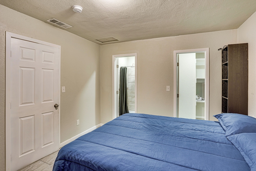 Explore LA & Long Beach: Compton Condo w/ Patio