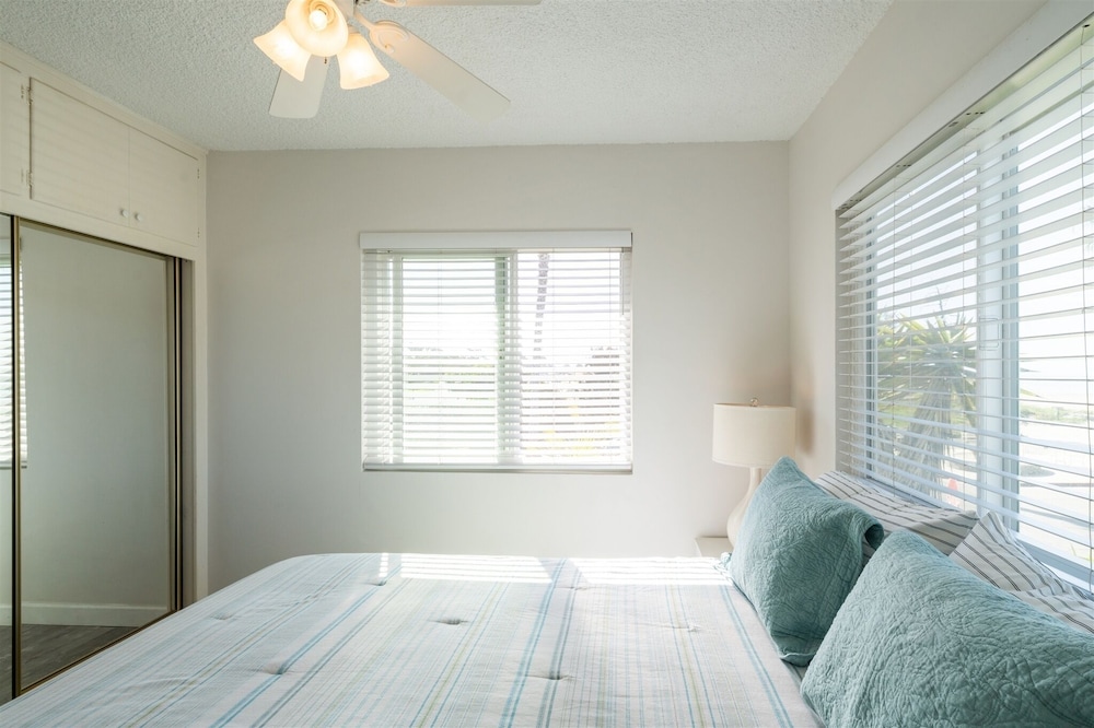 Beautiful 2 Bed Beach Condo #201 2 Bedroom Condo by Sunset Shores Condominiums