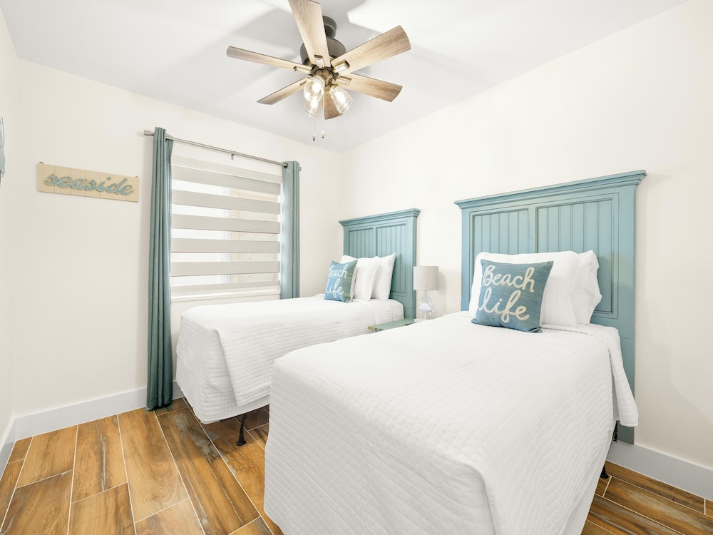Seaside 2 by Distinctive Beach Rentals