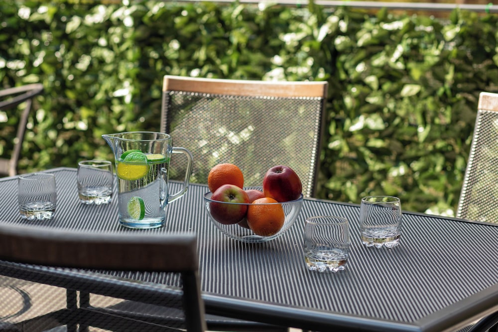 Apartment With Pool by Renters Prestige