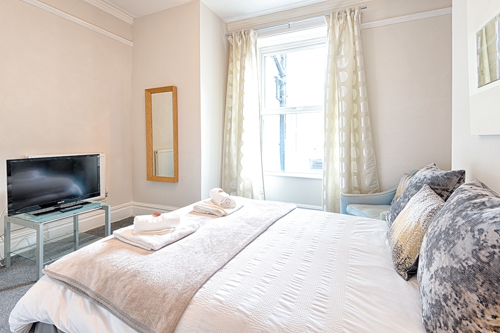 Willows-Cardiff Guest House view 5
