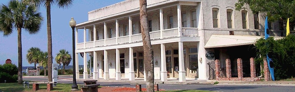 Riverview Hotel