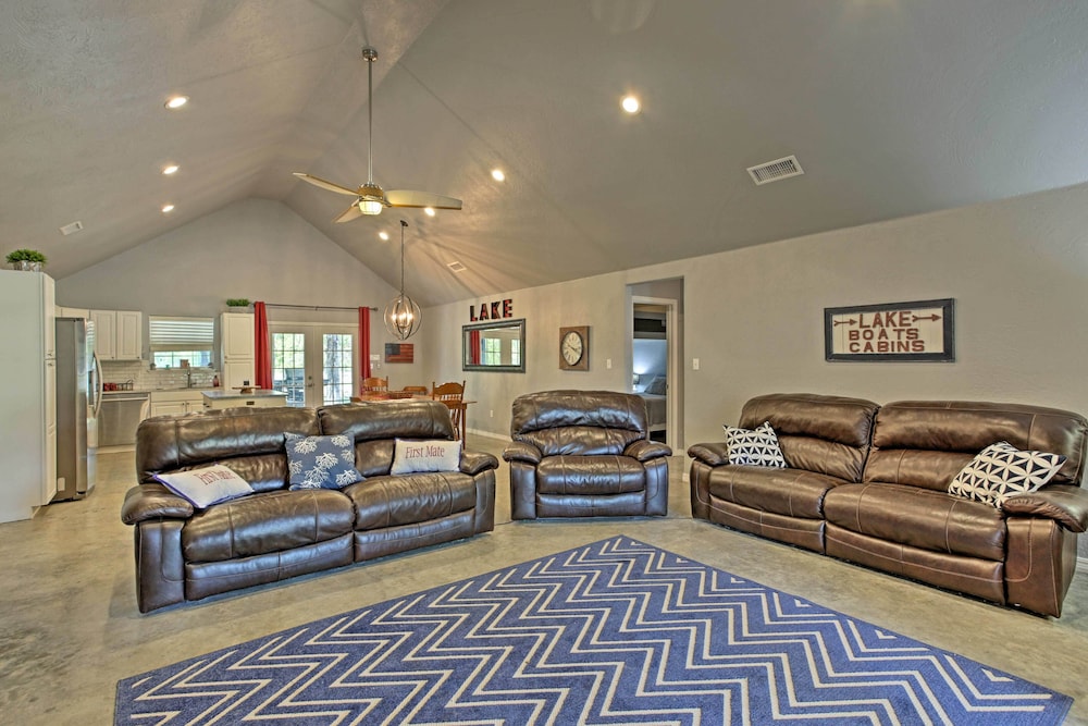 Walk to Lake Texoma! Modern Retreat w/ Game Room