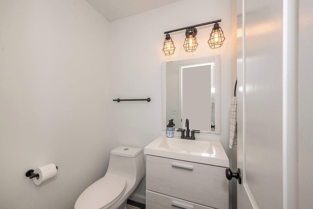 Lark Meadow Retreat Sleeps 10!