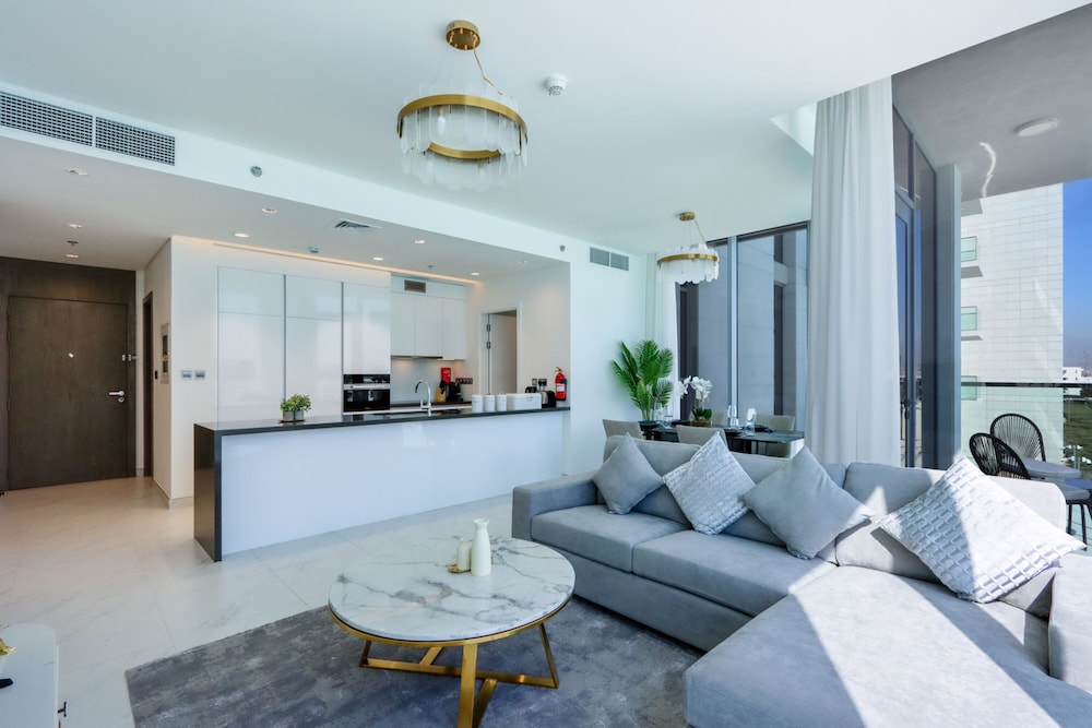 Panoramic 2BR at District One