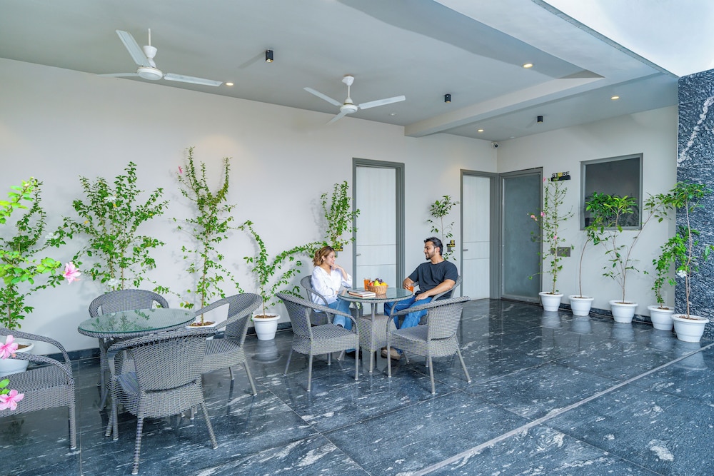 Lime Tree Hotel & Stays Greater Noida Nearby India Expo Centre & Mart