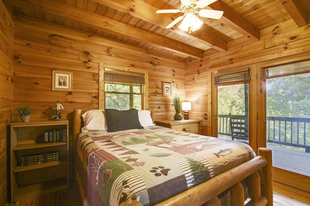 Mountain Serenity 2 Bedroom Cabin by RedAwning view 2