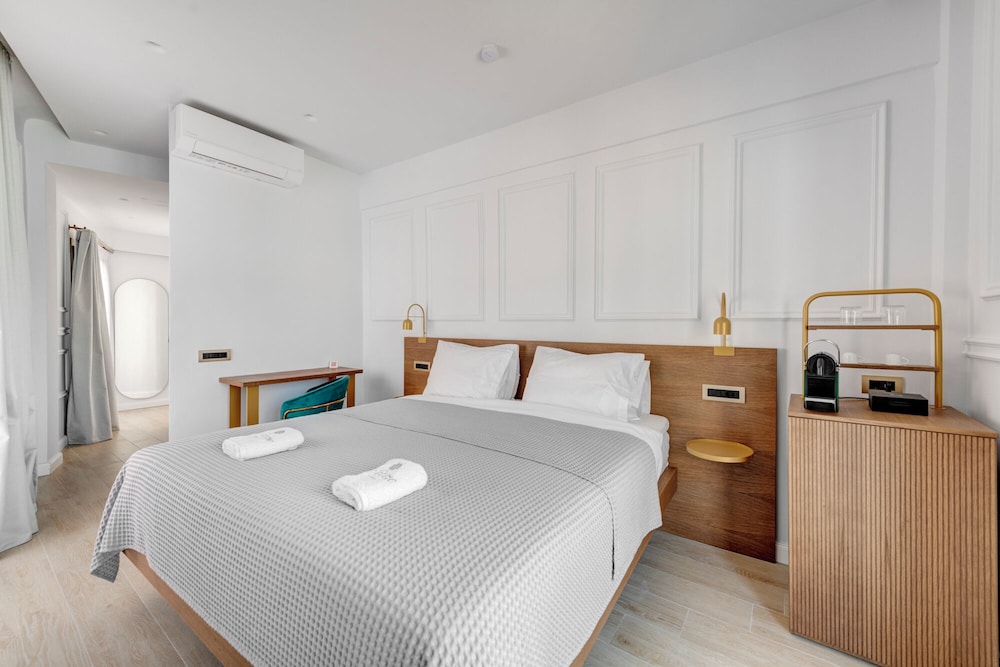Eclectic Syros