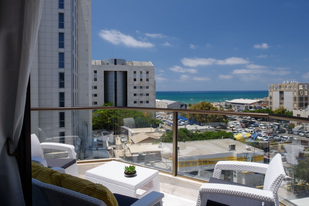Beach View Apartments And Studio