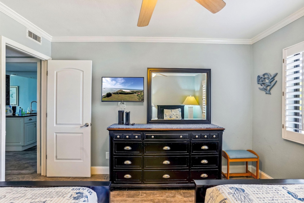 Land's End 10-302 Beach Front - Premier