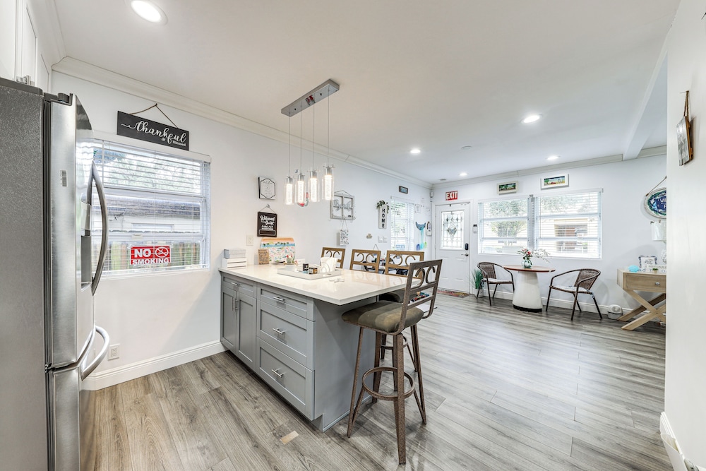 4 Mi to Fort Lauderdale Beach: Dog-friendly Home!