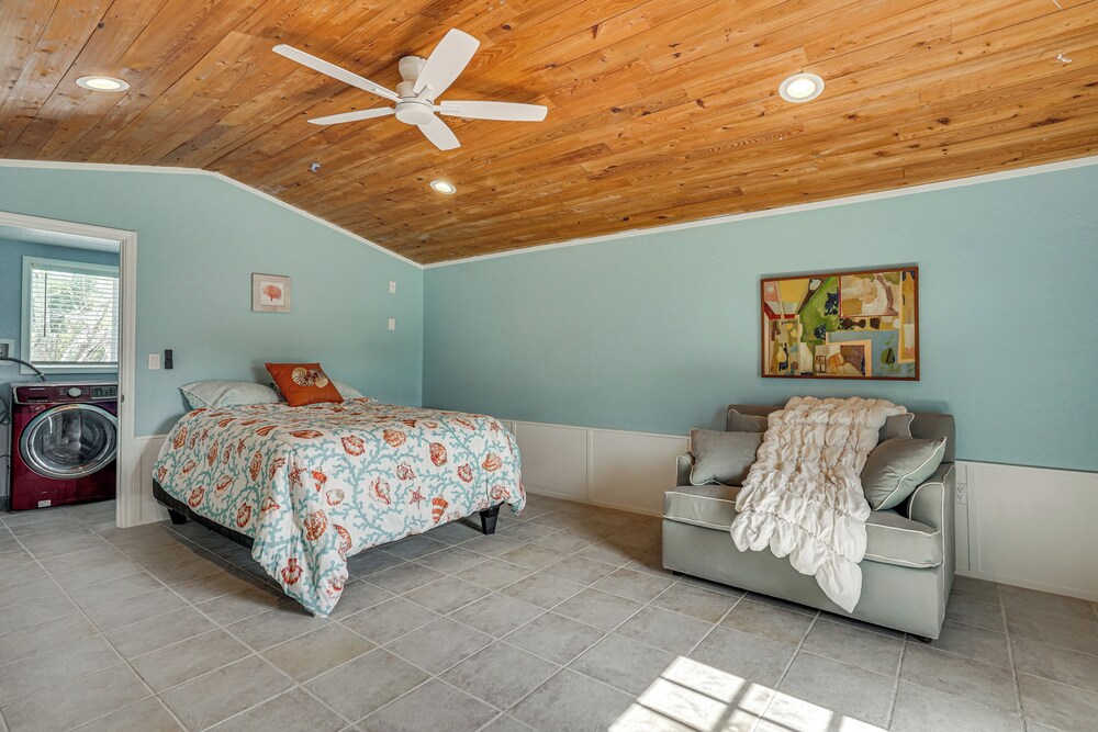 3 Mi to Beaches: Pet-friendly Retreat in Bradenton