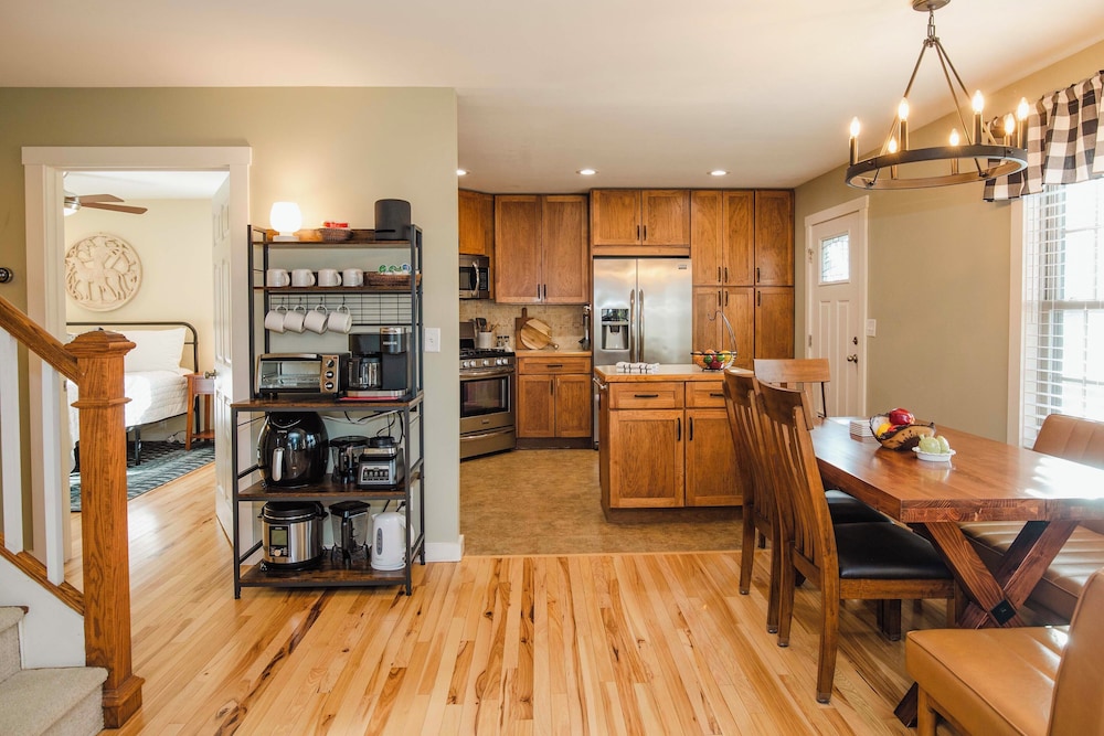1 Mi to Dtwn Black Mountain: Home w/ Patio & Yard