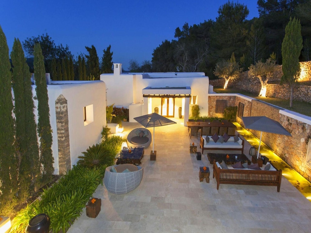Holiday Home With Barbecue Space
