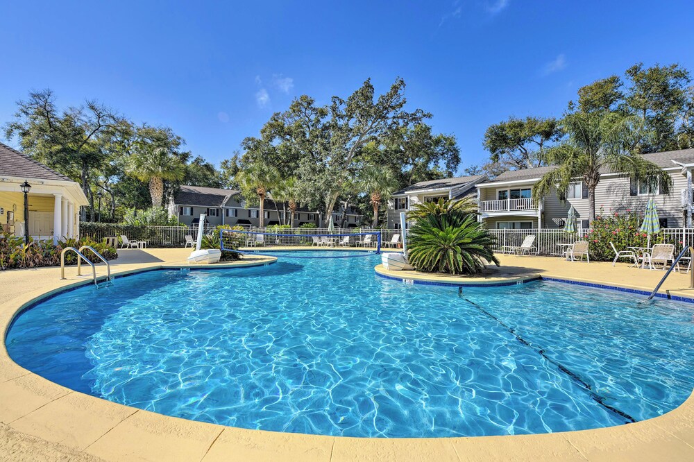 St Simons Island Vacations - Condo w/ Amazing Amenities: 1 Mi to Beach! - Property Image 1