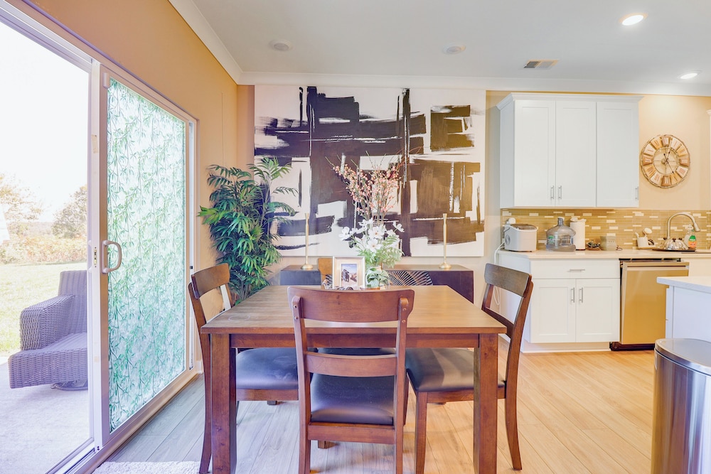 7 Mi to Boyce Park: Family Townhome in Verona!