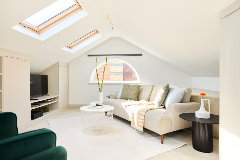 The Brunswick Retreat - Warm 3bdr Flat With Balcony