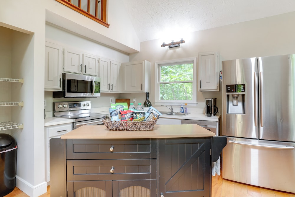 Pet-friendly Lake Monticello Home w/ Perks!