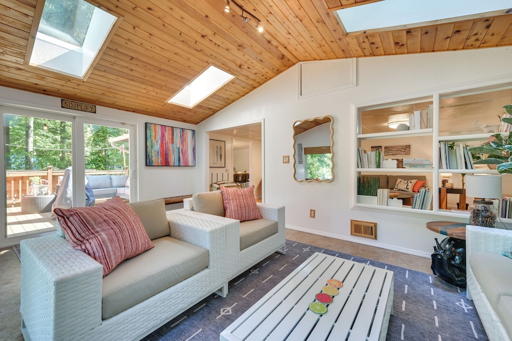 Waterfront Gem on Lake Saint Clair w/ Private Deck