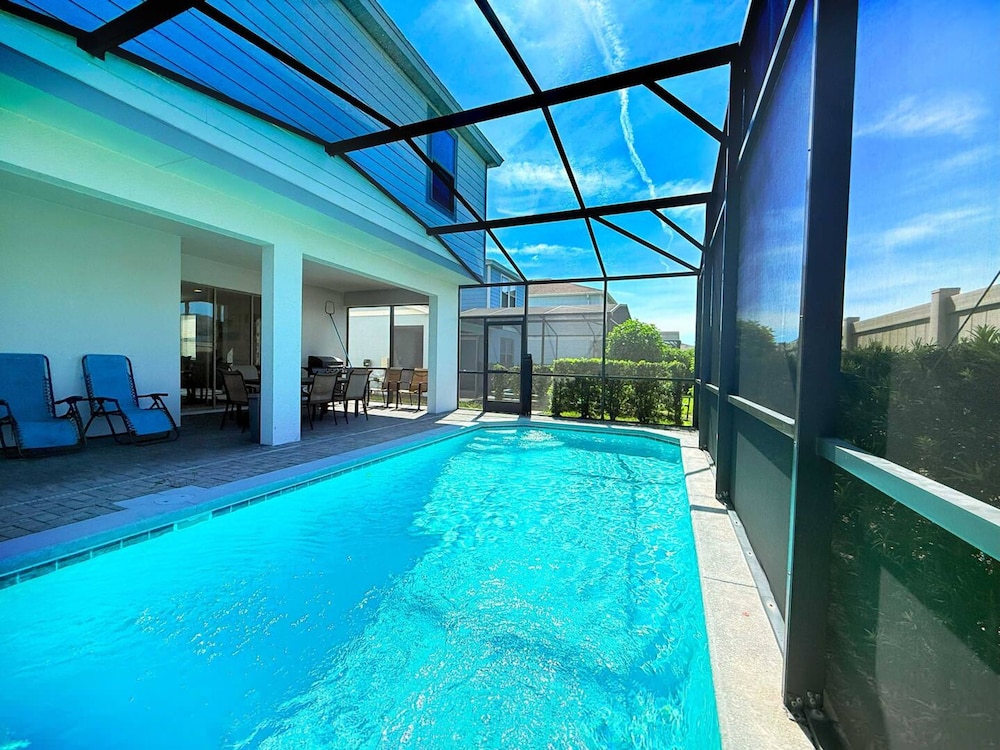 Family Villa in Windsor Lazy River BBQ Pool