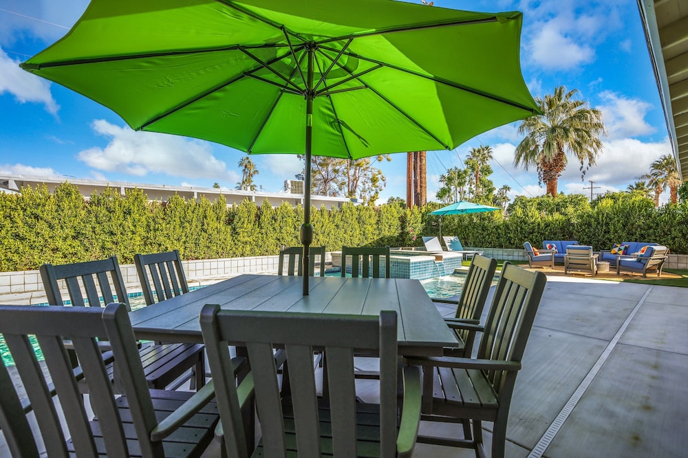 Luring Palms Oasis