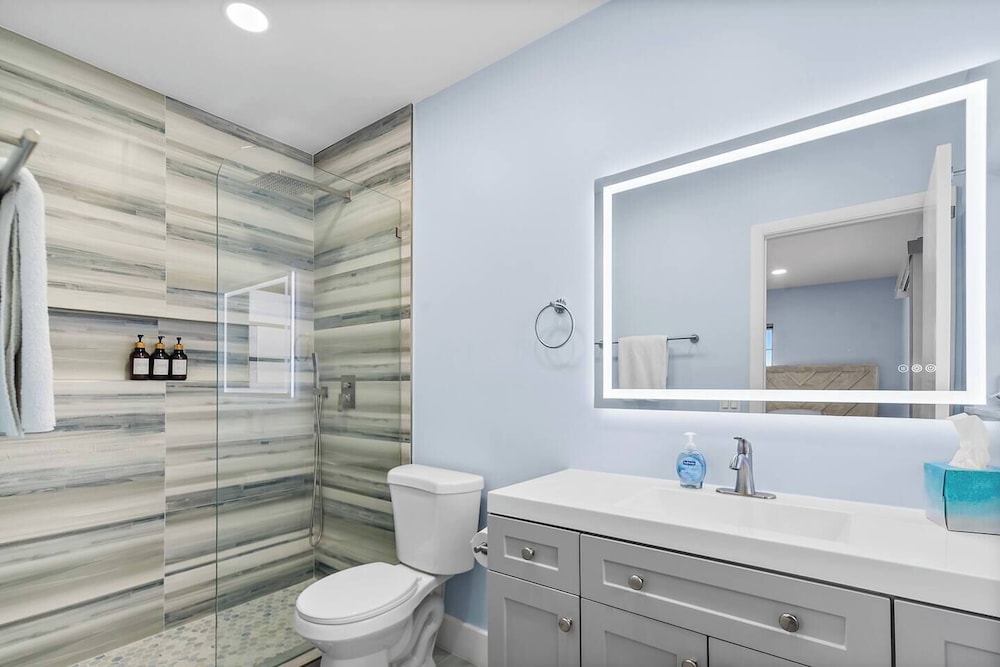Las Olas & Beachside getaway with pool