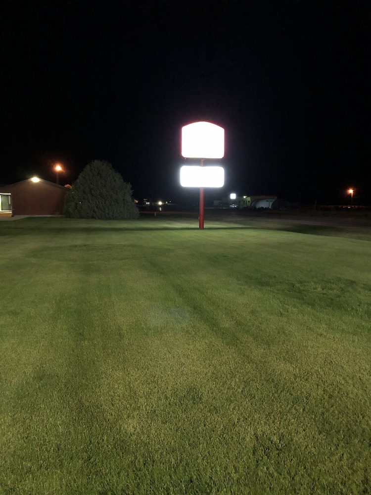 Trade Winds Motel