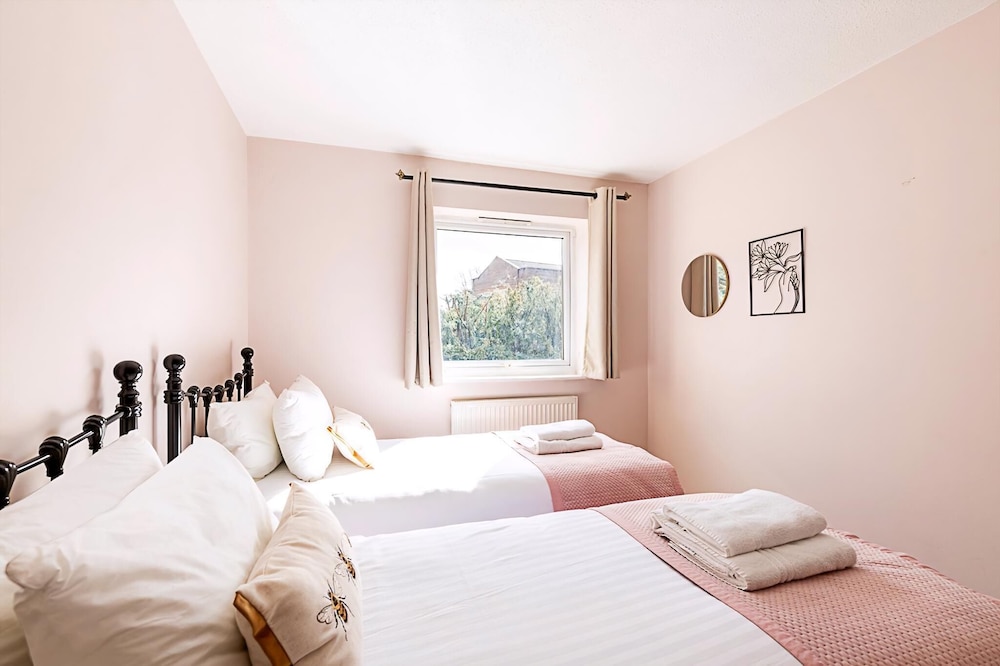 Quiet and Cosy 2-bed in Wimbledon