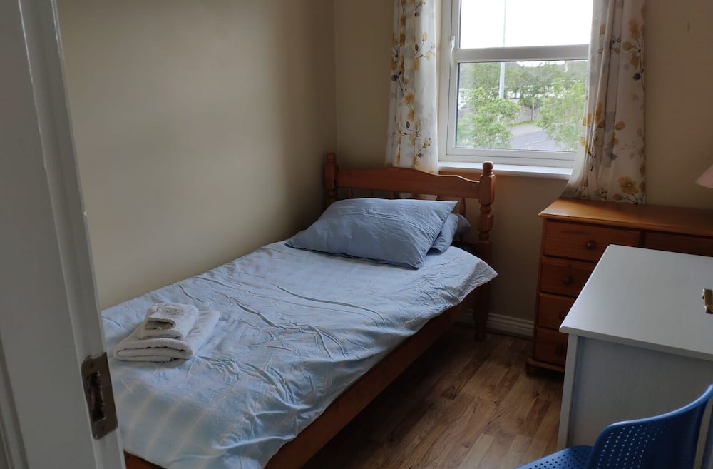 Stunning 6 Bed House With Private Garden in Galway