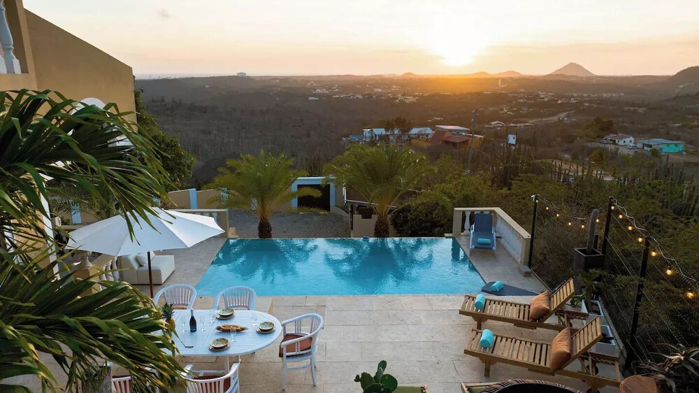 Mountain Villa Infinity Pool Majestic Views