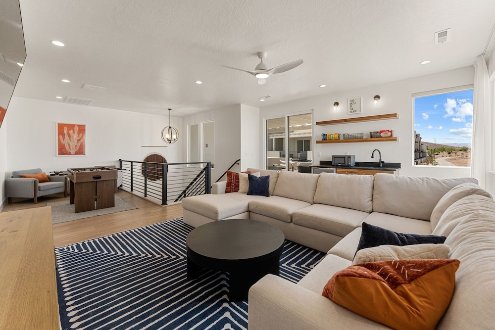 Country Is Cool Again 5 Bedroom Townhouse